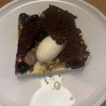Melba - Iced pistachio parfait - French Near Me - Quebec City, Quebec