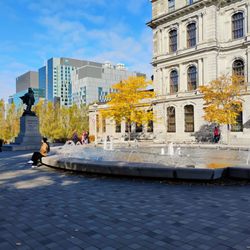 Vieux-Montréal - Fountain next to City Hall