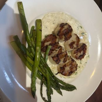 Seasons 52 - Caramelized Grilled Sea Scallops with mascarpone risotto - New American Near Me - Coral Gables, Florida Seasons 52 - Caramelized Grilled Sea Scallops with mascarpone risotto - New American Near Me - Coral Gables, Florida