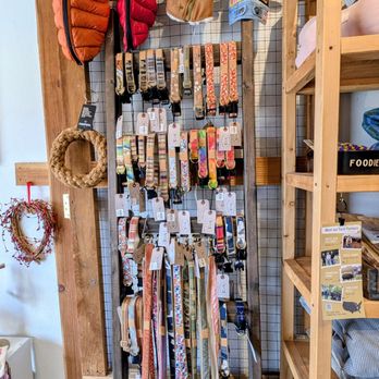 Hund N Kat Pet Boutique - Collars and Leashes - Pet Stores Near Me - Solvang, California