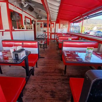 Mad Madeline's Grill - Seating area - Burgers Near Me - Temecula, California Mad Madeline's Grill - Seating area - Burgers Near Me - Temecula, California