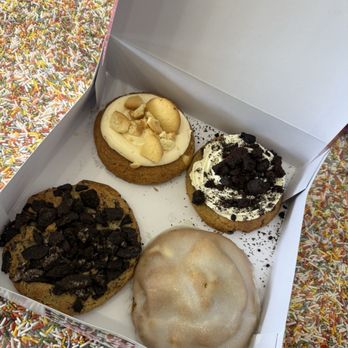 Night Owl Cookies - Banana Pudding Cookie, Glazed Donut, Oreo Brownie Cheesecake & Cookies & Cream - Desserts Near Me - Orlando, Florida