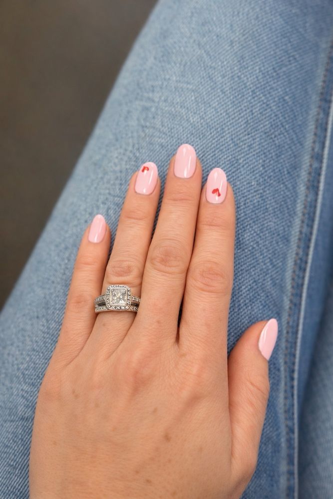 MV Luxury Nail Spa Logo