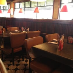 Ruby Tuesday - Dining room