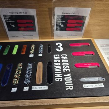 Victorinox Store Luzern - Step 3: Choose your engraving - Gift Shops Near Me - Luzern, LU Victorinox Store Luzern - Step 3: Choose your engraving - Gift Shops Near Me - Luzern, LU
