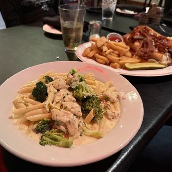 Relish 670 - Chicken Alfredo Philly cheesesteak - New American Near Me - Middletown, Connecticut Relish 670 - Chicken Alfredo Philly cheesesteak - New American Near Me - Middletown, Connecticut