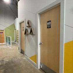 Grotto Climbing & Yoga - Changing rooms