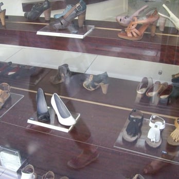 Arthur - Shoe Stores Near Me - Lyon, 69