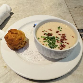 Roanoke - New England Clam Chowder - Cocktail Bars Near Me - Chicago, Illinois