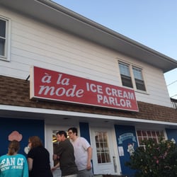 A La Mode Ice Cream Parlor