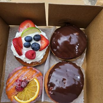 Deviant Donuts - Pavlova, sex on the beach & 2 boston cream - Donuts Near Me - Mystic, Connecticut