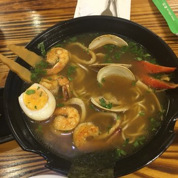 Oishi - Muy buen sabor, pero lo compartimos entre dos ya que era muy grande xD. Buen ambiente, tranquilo, abierto en horario continuado. - Japanese Near Me - Santiago, RM