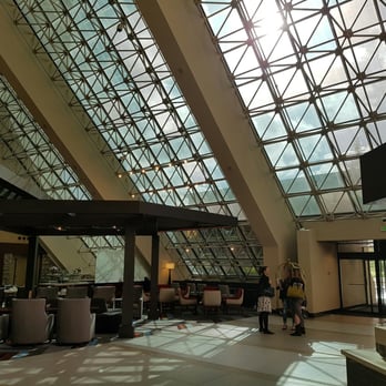 Hilton Bellevue - Lobby - Hotels Near Me - Bellevue, Washington