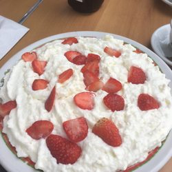 Big Polis Sucos - Waffle com morango/chantilly