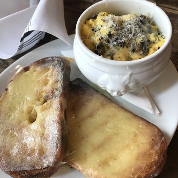 Siena Tavern - Truffle scrambled eggs with goat cheese toast - Italian Near Me - Chicago, Illinois Siena Tavern - Truffle scrambled eggs with goat cheese toast - Italian Near Me - Chicago, Illinois