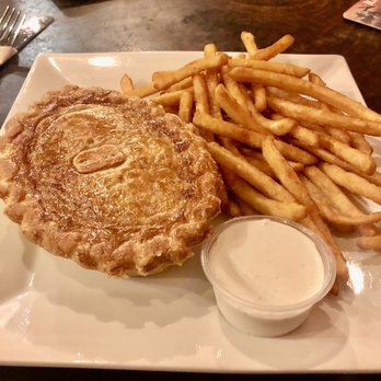 Santiam Brewing - Meat pies - Brewpubs Near Me - Salem, Oregon