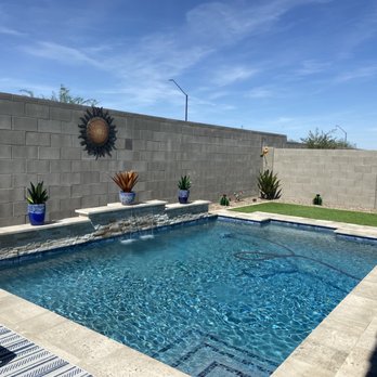 Thunderbird Pools & Spas - Steps on one side and a swim up bench on the other. - Hot Tub & Pool Near Me - Surprise, Arizona Thunderbird Pools & Spas - Steps on one side and a swim up bench on the other. - Hot Tub & Pool Near Me - Surprise, Arizona
