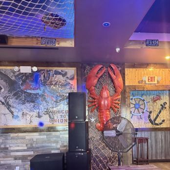Aloha Krab Cajun Seafood & Bar - Decor - Seafood Near Me - Union, New Jersey