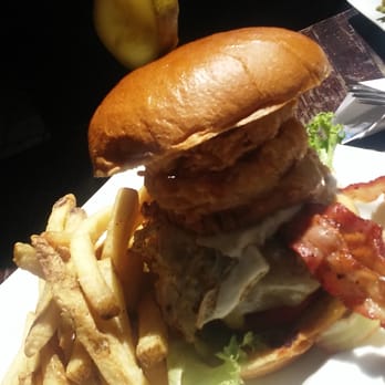 Underground Public House - Signature burger, the aioli was amahhzing - Pubs Near Me - Orlando, Florida Underground Public House - Signature burger, the aioli was amahhzing - Pubs Near Me - Orlando, Florida