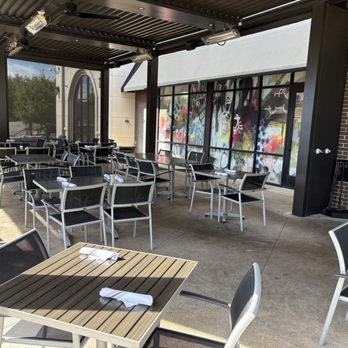 BRU Burger Bar - Brownsburg - Covered Patio - Burgers Near Me - Brownsburg, Indiana