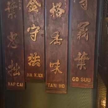 RM 38 - Decor inside the entrance - Speakeasies Near Me - Honolulu, Hawaii