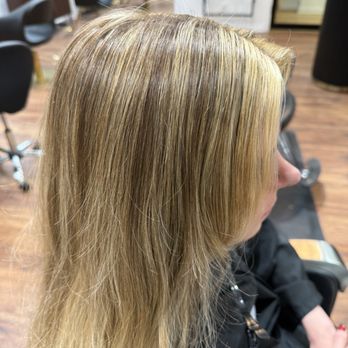 Marie Robinson salon - Thick weird framing yellow front of hairs - Hair Salons Near Me - New York, New York Marie Robinson salon - Thick weird framing yellow front of hairs - Hair Salons Near Me - New York, New York