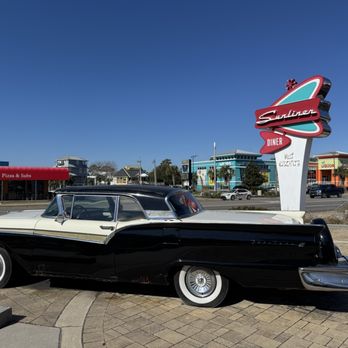 Sunliner Diner - Diners Near Me - Gulf Shores, Alabama Sunliner Diner - Diners Near Me - Gulf Shores, Alabama