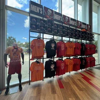 Buccaneers Team Store - Sports Wear Near Me - Tampa, Florida