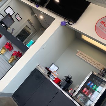 Grease Monkey - front lobby - Oil Change Stations Near Me - Plano, Texas