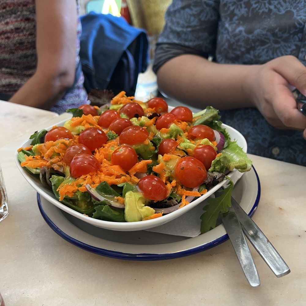 Fábrica Lisboa - Salmon and walnuts salad - Cafes Near Me - Lisbon, 11 Fábrica Lisboa - Salmon and walnuts salad - Cafes Near Me - Lisbon, 11