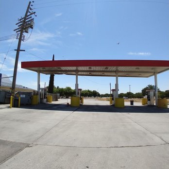 Dixon Gas & Shop - Truckers fueling station - Grocery Near Me - Dixon, California Dixon Gas & Shop - Truckers fueling station - Grocery Near Me - Dixon, California