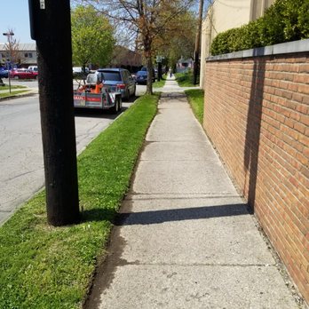 Central Ohio Grass Cutters - a brick wall along a sidewalk - Lawn Services Near Me Central Ohio Grass Cutters - a brick wall along a sidewalk - Lawn Services Near Me