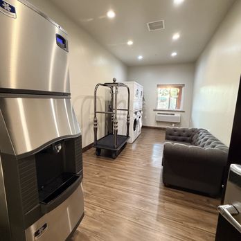 Desert Rose Resort & Cabins - Laundry room, ice, bell cart - Hotels Near Me - Bluff, Utah