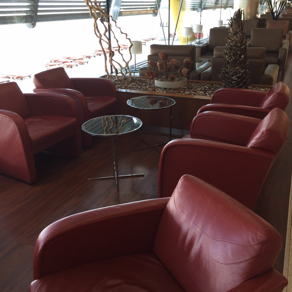 Iberia Sala VIP - Comfortable seating. View runway. - Airport Lounges Near Me - Madrid, M