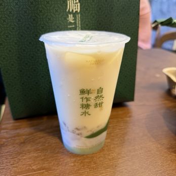 Makkee Dessert - Peach gum milk tea - Desserts Near Me - Mountain View, California Makkee Dessert - Peach gum milk tea - Desserts Near Me - Mountain View, California