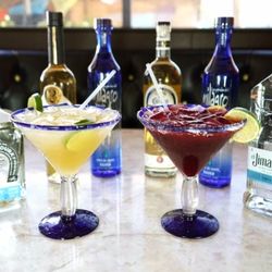 Classic margarita and blackberry margarita! Delicious !!