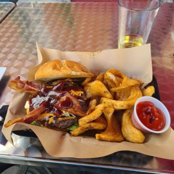 Gresso's Restaurant and Bar - Sports Bars Near Me - Columbus, Ohio