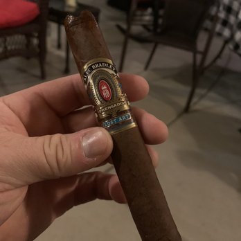Almond Smoke Shop - Tobacco Shops Near Me - Menifee, California