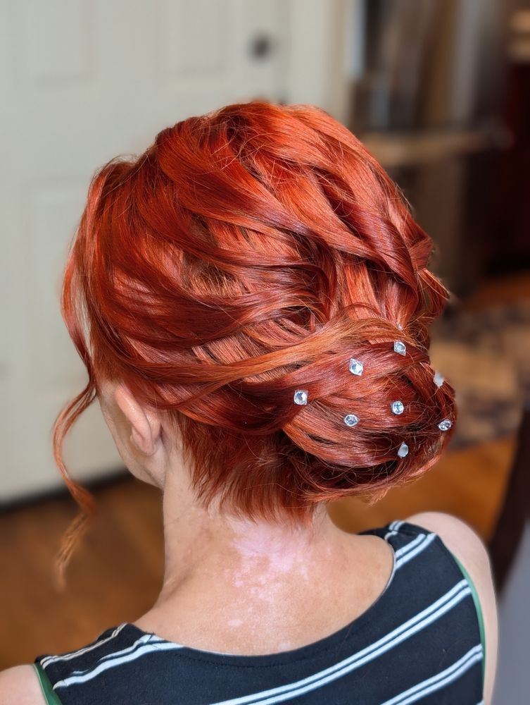 Ela's Hair Salon And Spa Logo