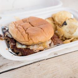 Bearded BBQ Maui - Smash Burger (@miguelmoralesphotography on Instagram)