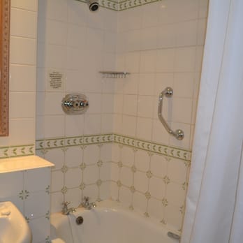 White Hart Hotel - Shower inside third floor room - Hotels Near Me - Lincoln, LIN