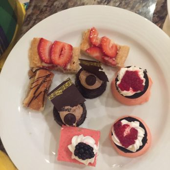 Park Royal Golden - Desserts at buffet - Hotels Near Me - Cancún, ROO