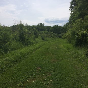 Prairie Oaks Metro Park - Grassy path - Hiking Near Me - Hilliard, Ohio