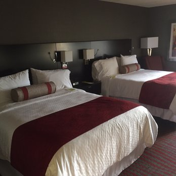 Four Points by Sheraton Milwaukee North Shore - Beds - Hotels Near Me - Milwaukee, Wisconsin Four Points by Sheraton Milwaukee North Shore - Beds - Hotels Near Me - Milwaukee, Wisconsin