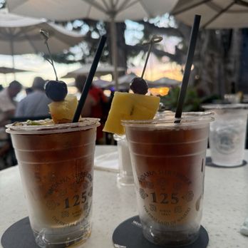 The Beach Bar - Outside patio with delicious Mai Tais - Bars Near Me - Honolulu, Hawaii