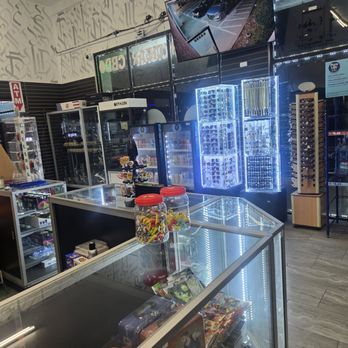 EPIC SMOKE AND VAPE - Updated June 2026 - 16 Photos & 25 Reviews - 9720  Carroll Centre Rd, San Diego, California - Vape Shops - +18583972221