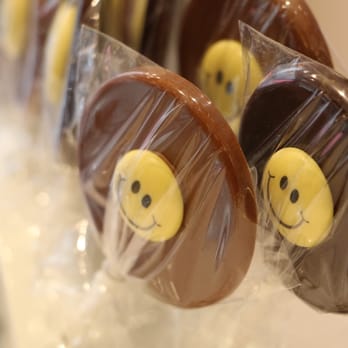 Le Cacaotier - Hubert Masse Chocolatier - Sucettes au chocolat noir ou au chocolat au lait - Chocolatiers & Shops Near Me - Paris, 75 Le Cacaotier - Hubert Masse Chocolatier - Sucettes au chocolat noir ou au chocolat au lait - Chocolatiers & Shops Near Me - Paris, 75