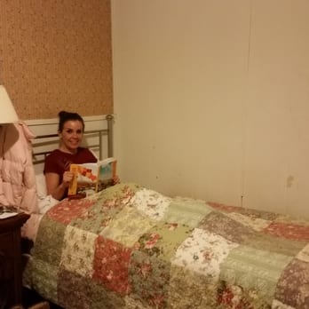 Cozy Mountain Motel - A cozy, clean room in the middle of nowhere! - Hotels Near Me - Austin, Nevada Cozy Mountain Motel - A cozy, clean room in the middle of nowhere! - Hotels Near Me - Austin, Nevada