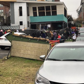Franklin Barbecue - The line we entered a full hour before the place opened in ~40 degree weather - Barbeque Near Me - Austin, Texas Franklin Barbecue - The line we entered a full hour before the place opened in ~40 degree weather - Barbeque Near Me - Austin, Texas