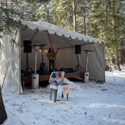 The Suttle Lodge & Boathouse - Live music